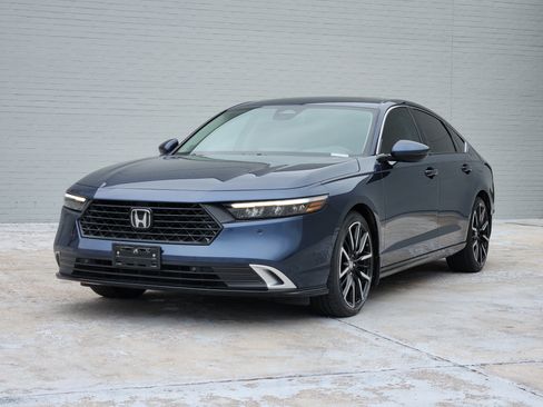 Used 2023 Honda Accord Touring image 4