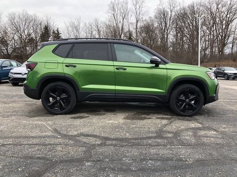 New 2026 Volkswagen Taos SE image 8