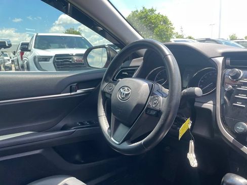 Used 2020 Toyota Camry SE FWD image 27