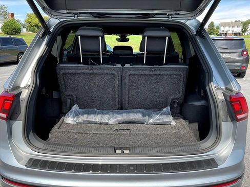 Used 2022 Volkswagen Tiguan SE R-Line FWD image 7