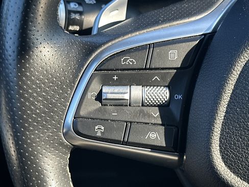 Used 2025 Genesis G70 2.5T RWD image 24