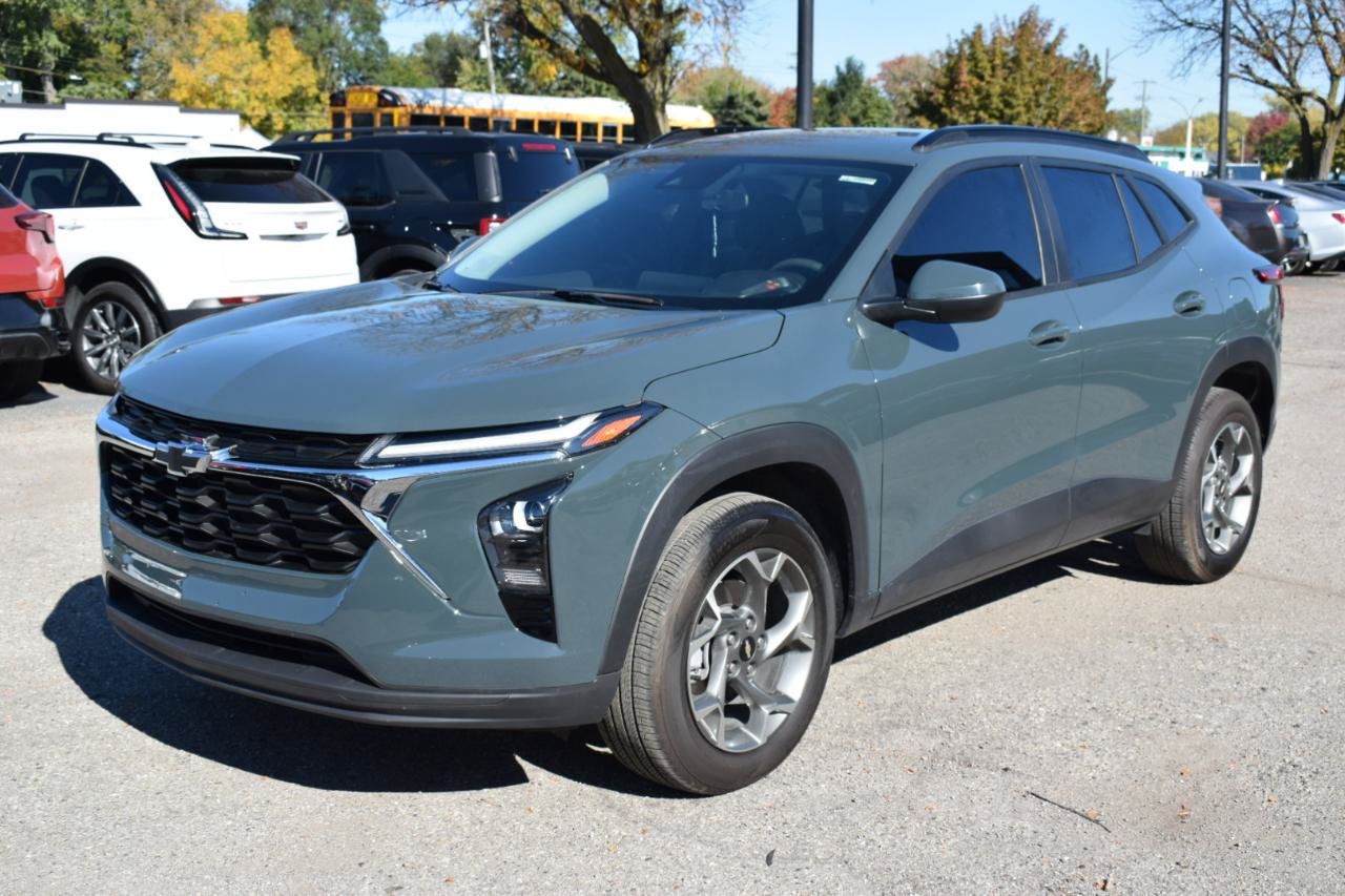 Used 2026 Chevrolet Trax LT FWD image 4