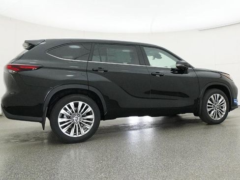 New 2026 Toyota Highlander Platinum image 33