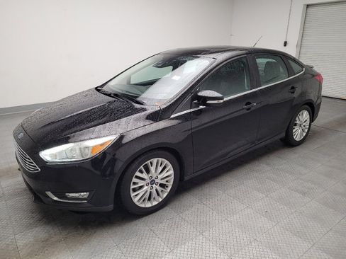 Used 2017 Ford Focus Titanium w/ Titanium Technology Package FWD image 2