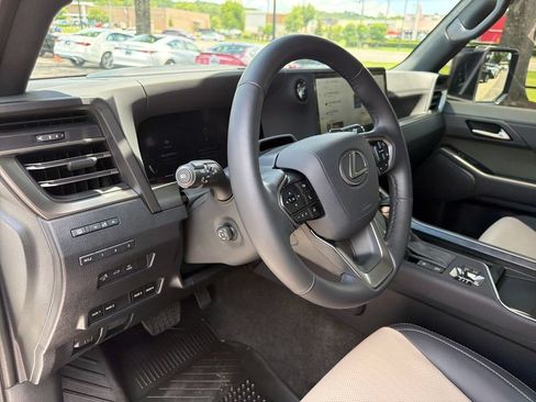 Used 2025 Lexus GX 550 AWD/4WD image 18