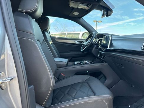 Used 2025 Volkswagen Atlas Cross Sport SE image 29