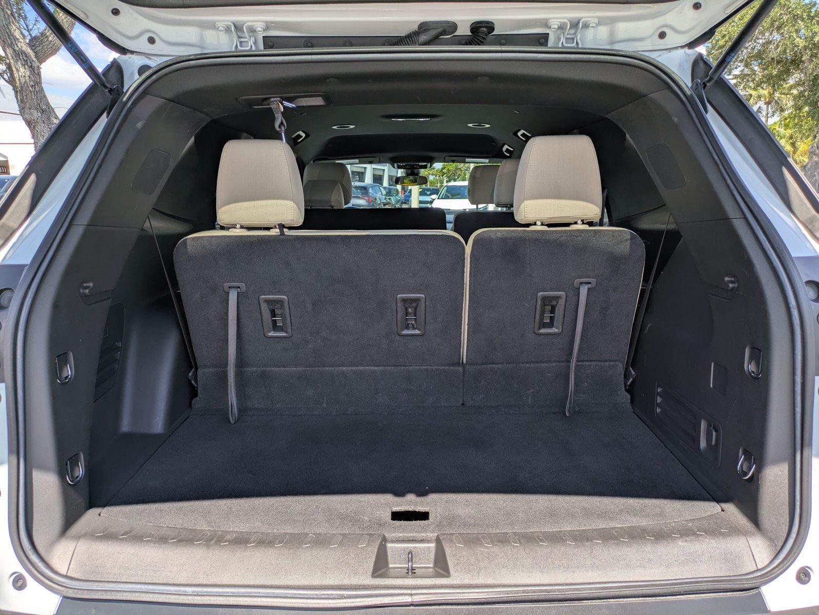 Used 2023 Chevrolet Traverse LS FWD image 10