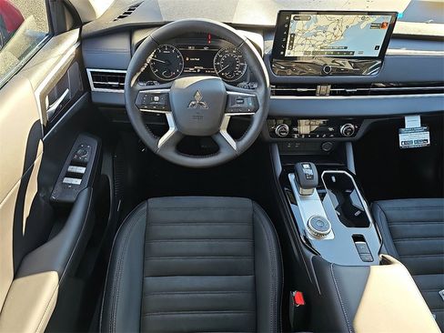 New 2026 Mitsubishi Outlander SE image 7