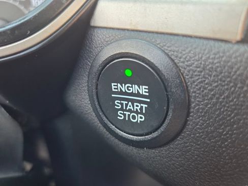 Used 2022 Ford Escape SE FWD image 30