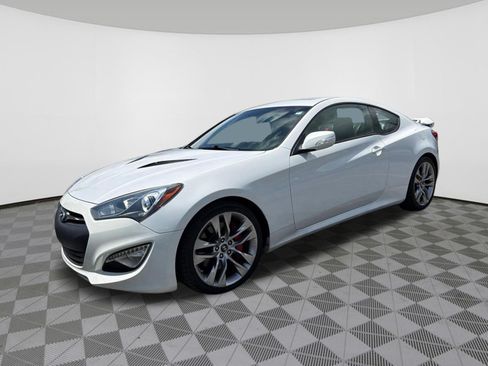 Used 2013 Hyundai Genesis 3.8 RWD image 2