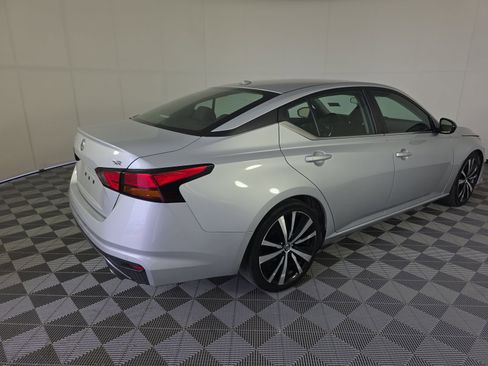 Used 2021 Nissan Altima 2.5 SR FWD image 6