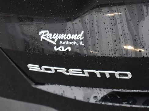 Used 2025 Kia Sorento S image 15