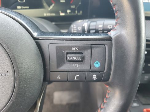 Certified 2025 Nissan Kicks SR FWD image 18