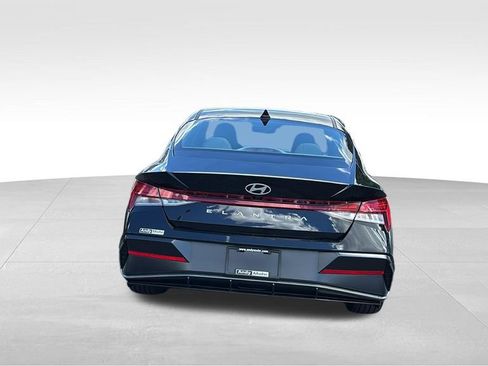 Used 2025 Hyundai Elantra SEL FWD image 6