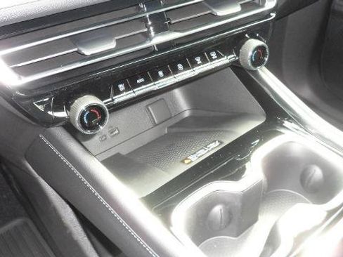 Used 2026 Chevrolet Traverse LT w/ Driver Confidence Package FWD image 28