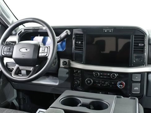 New 2026 Ford F250 XLT w/ XLT Premium Package AWD/4WD image 8
