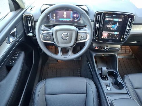 Certified 2024 Volvo XC40 B5 Core image 11