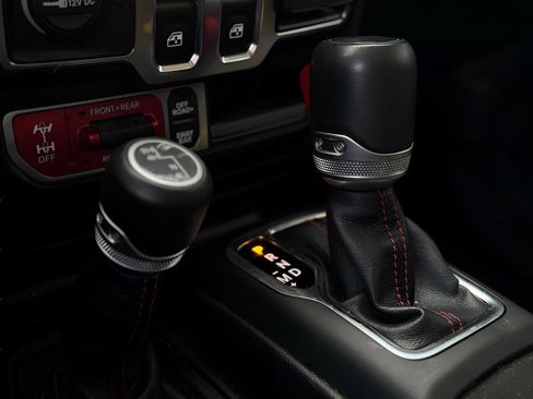 Used 2022 Jeep Wrangler Rubicon AWD/4WD image 27