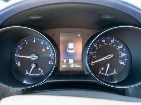Used 2022 Toyota C-HR XLE FWD image 19