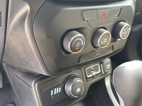 Used 2018 Jeep Renegade Sport w/ Power & Air Group AWD/4WD image 15