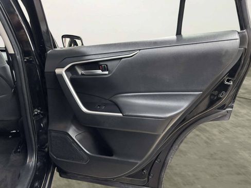 Used 2021 Toyota RAV4 XLE FWD image 18