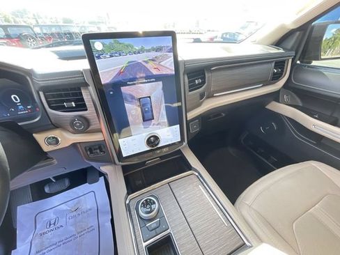 Used 2023 Ford Expedition Limited RWD image 22