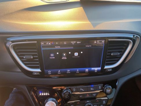 New 2026 Chrysler Pacifica Select image 30