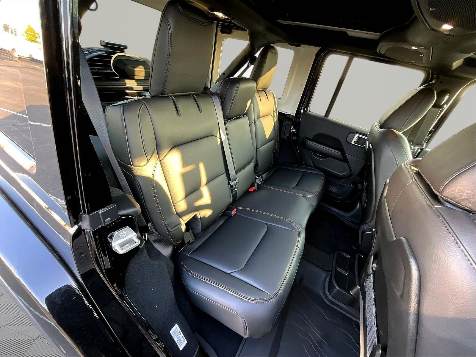 New 2026 Jeep Wrangler Unlimited Sahara AWD/4WD image 11