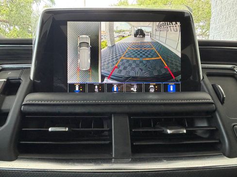 Used 2023 GMC Yukon SLT w/ SLT Premium Package AWD/4WD image 25