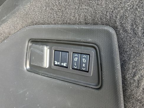 Used 2025 Cadillac Escalade Sport Platinum AWD/4WD image 19