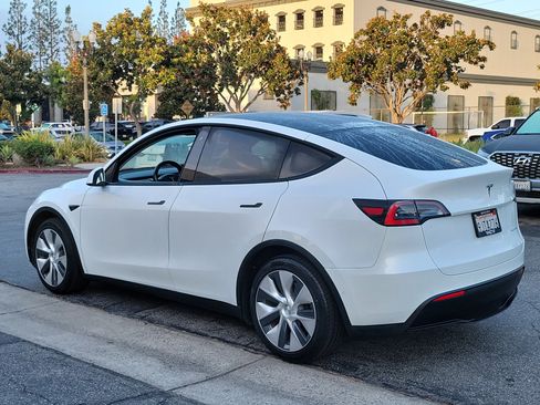 Used 2020 Tesla Model Y Long Range AWD/4WD image 25