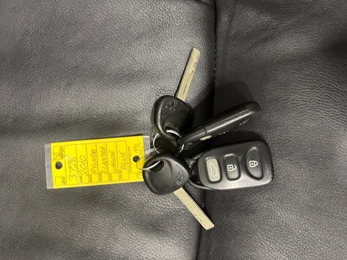Used 2010 Hyundai Elantra GLS FWD image 5