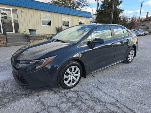 Used 2023 Toyota Corolla LE image 2