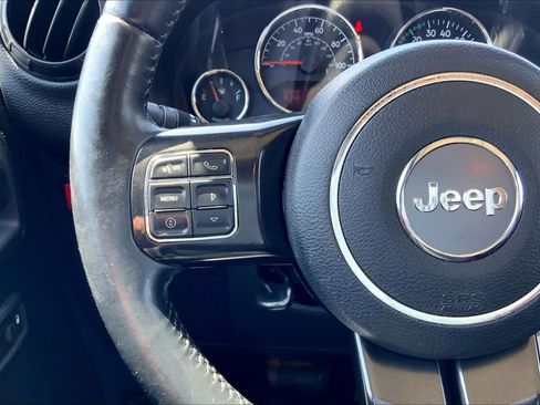 Used 2017 Jeep Wrangler Unlimited Rubicon AWD/4WD image 23