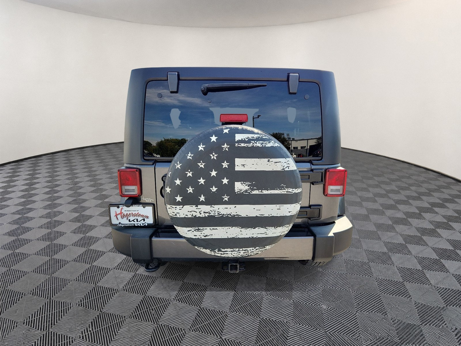 Used 2017 Jeep Wrangler Unlimited Sahara w/ Connectivity Group AWD/4WD image 5