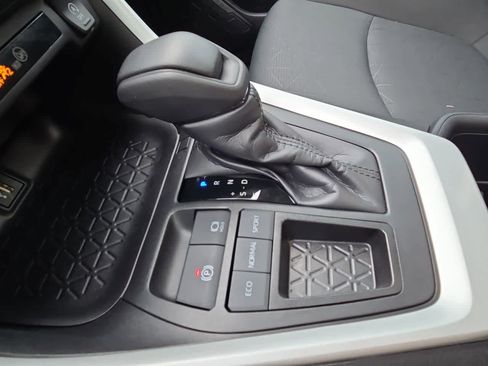 Used 2024 Toyota RAV4 XLE w/ Convenience Package FWD image 20