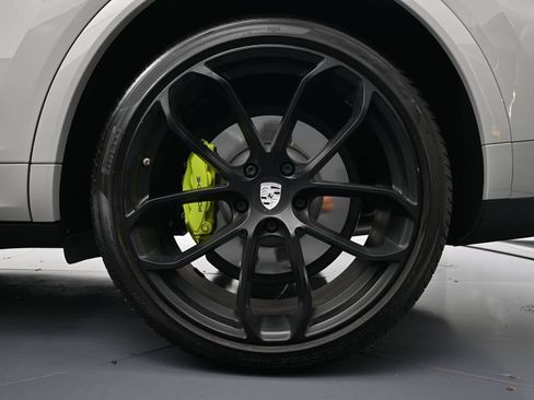 Certified 2022 Porsche Cayenne Turbo AWD/4WD image 39