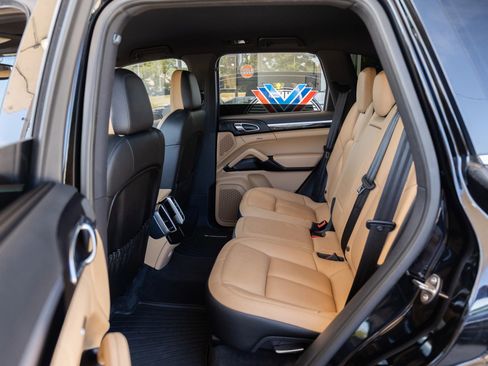 Used 2016 Porsche Cayenne AWD/4WD image 29