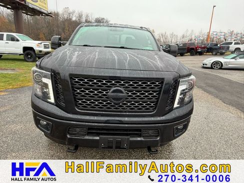 Used 2018 Nissan Titan SL w/ Midnight Edition AWD/4WD image 8