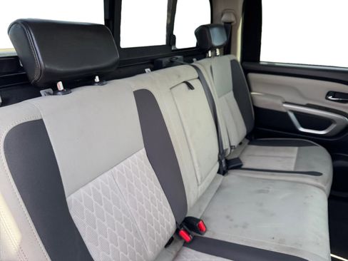 Used 2022 Nissan Titan SV w/ SV Convenience Package image 18
