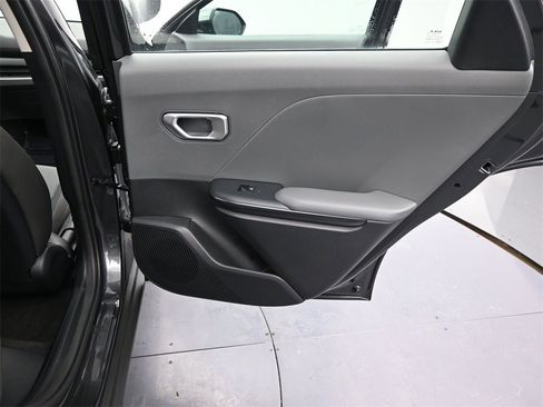 New 2025 Kia K4 LXS image 19