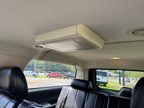 Used 2014 Chevrolet Suburban LT w/ Luxury Package RWD image 26