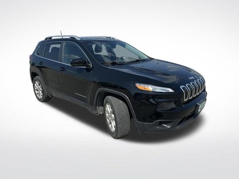 Used 2017 Jeep Cherokee Latitude w/ Cold Weather Group AWD/4WD image 4