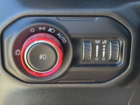 Used 2022 Jeep Wrangler Unlimited Sahara image 22