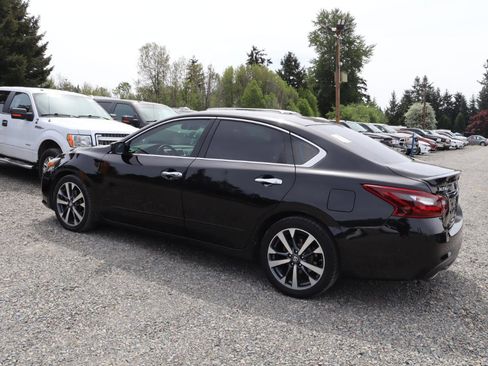 Used 2017 Nissan Altima 2.5 SR FWD image 3