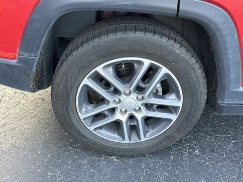 Used 2019 Jeep Compass Latitude image 18