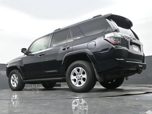 Used 2020 Toyota 4Runner SR5 AWD/4WD image 10