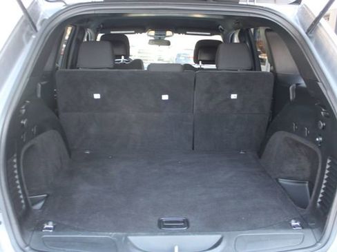 Used 2018 Jeep Grand Cherokee Laredo image 40