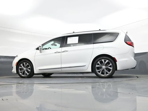Used 2017 Chrysler Pacifica Limited FWD image 43