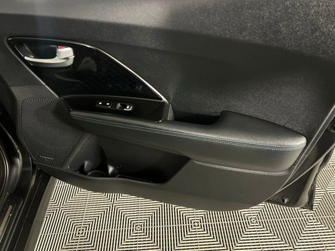 Used 2022 Kia Niro EX Premium w/ Cold Weather Package image 35